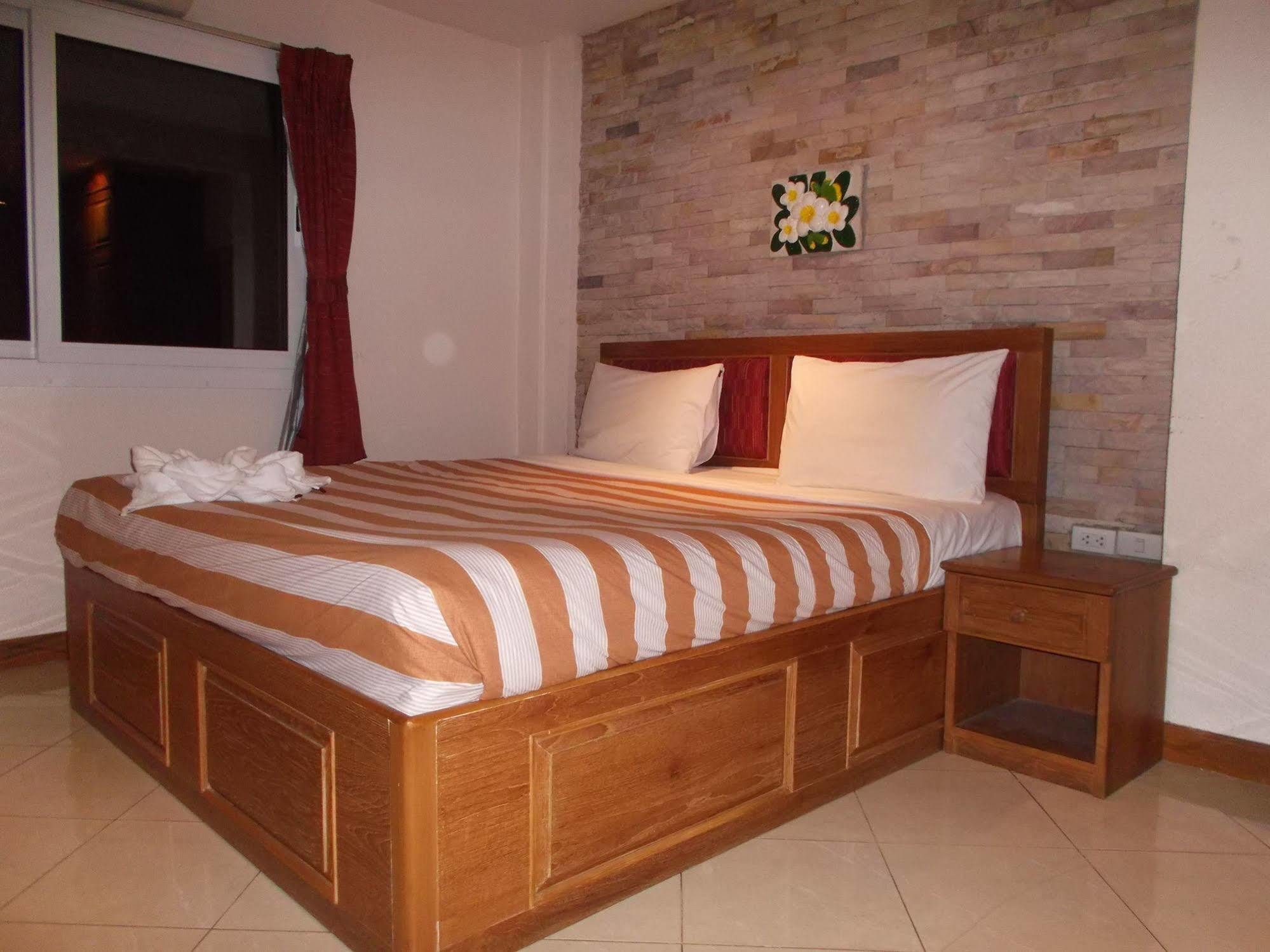 Chaiyapoon Inn Pattaya Eksteriør bilde