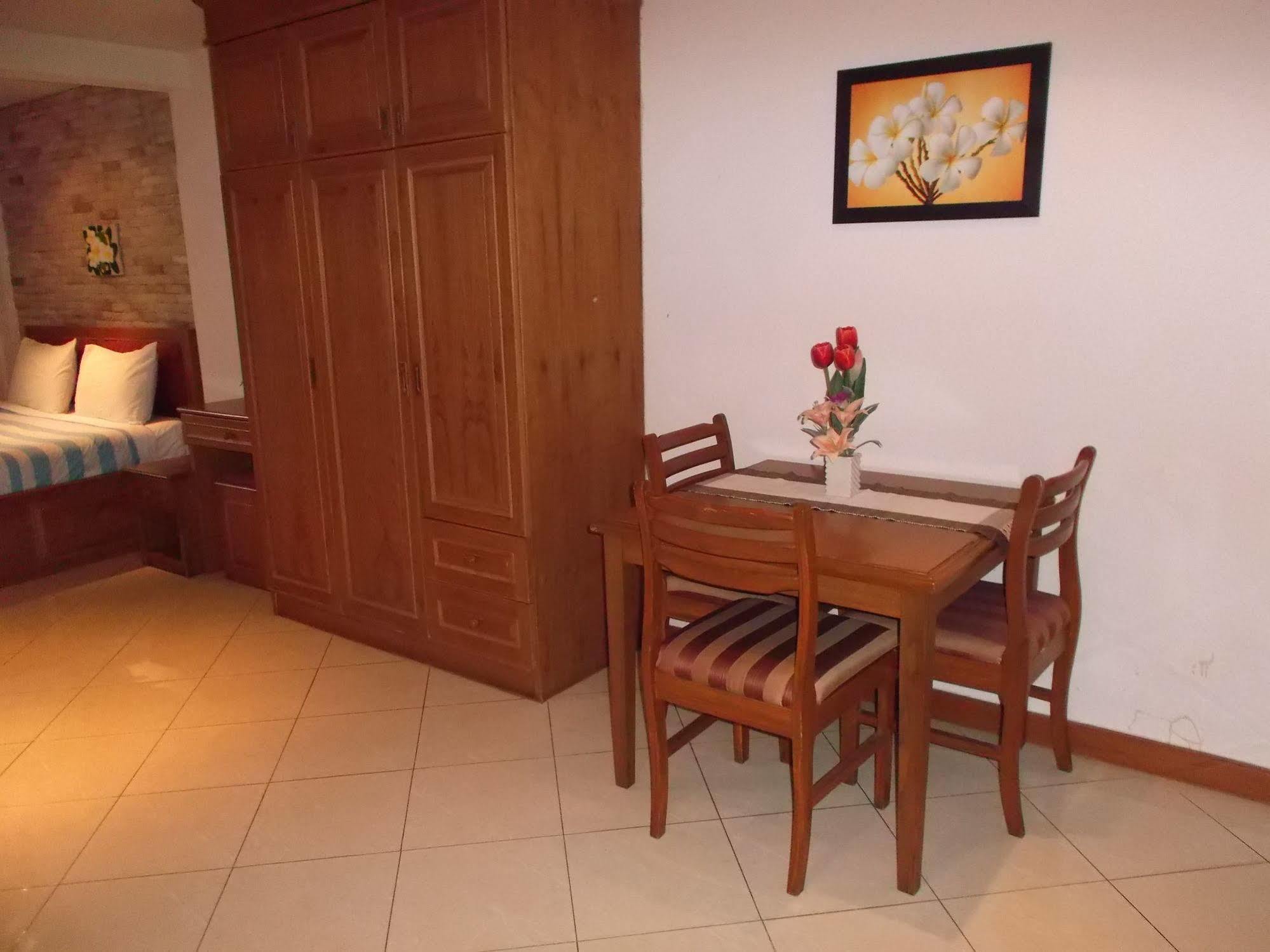 Chaiyapoon Inn Pattaya Eksteriør bilde